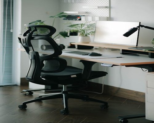Ergonomic workspace with correct monitor distance and posture